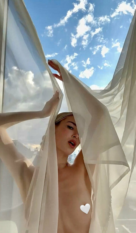 elenakamperi model naked galleries