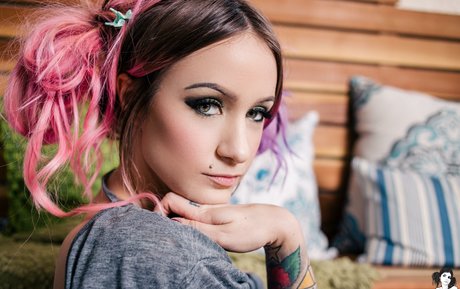 Delacour free star photos