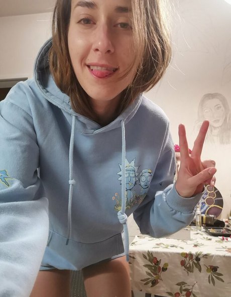 camomilleee model photo