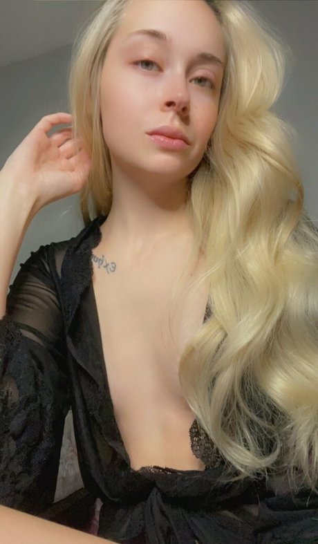 adversariel nude actress galleries