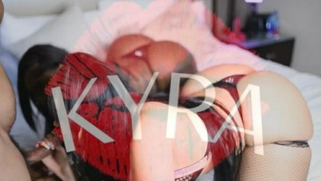 kyralaced naked model img