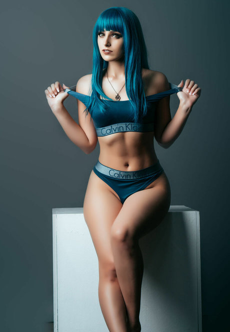 Vixence model adult image