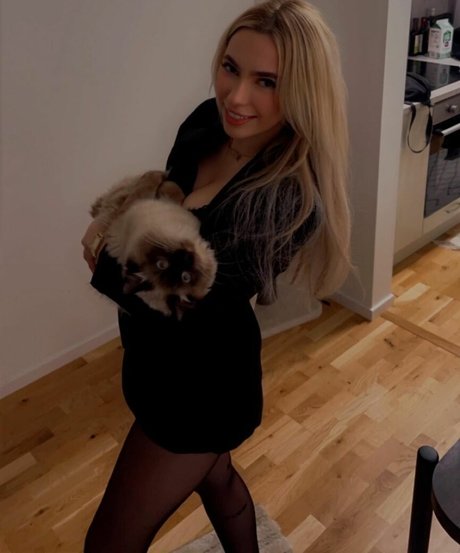 Nora Hedman pornstar art pictures