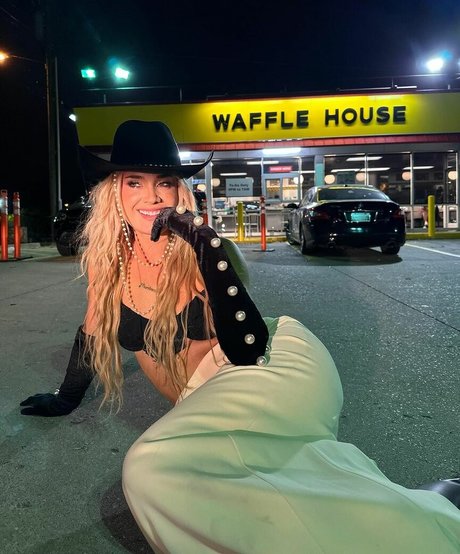 Sophia Scott model sex images