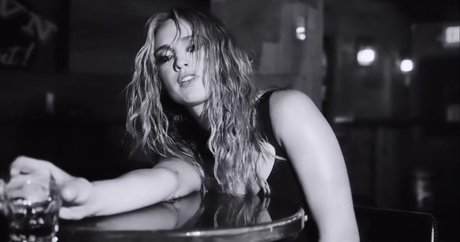 Sophia Scott model adult pic