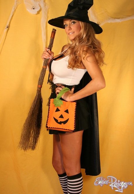 Ember Reigns perfect pornstar pictures