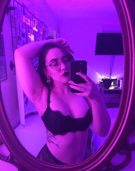 Alexmarkelle model photo