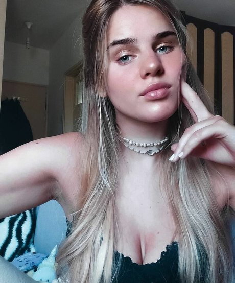 Sam Shemer naked actress picture