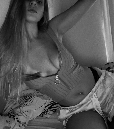 Sam Shemer model perfect pic