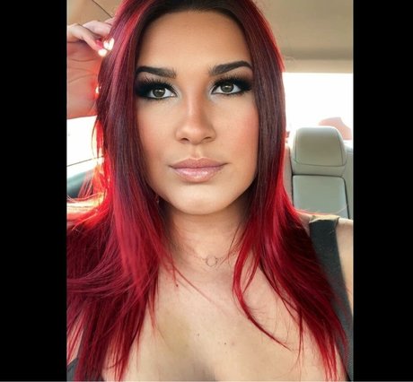 Aisley Montgomery model hot pics