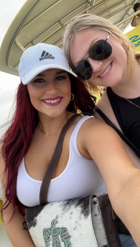 Aisley Montgomery adult model photo