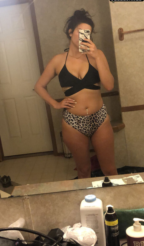 Aisley Montgomery hot actress pic