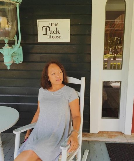 Logan Brickhouse exclusive actress photo