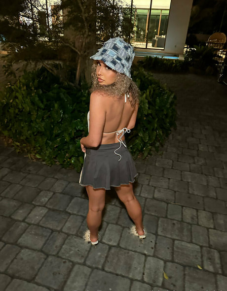 bisexual couple onlyfans top img