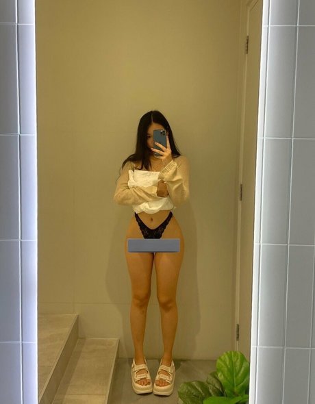 buncharean2 erotic model pics