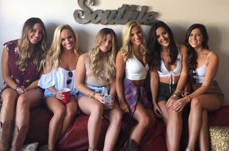 Lindsay Hydorn art model pics