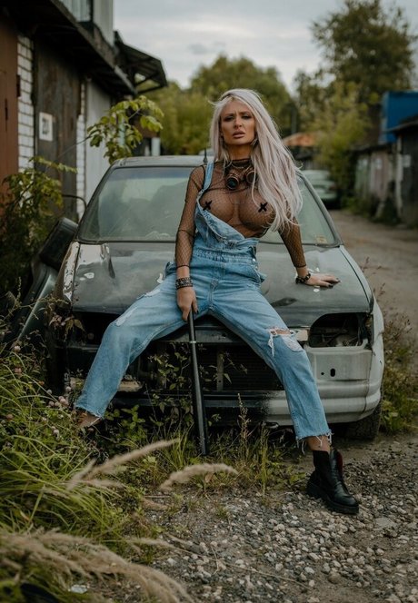 Kristina Grizzly adult star photo