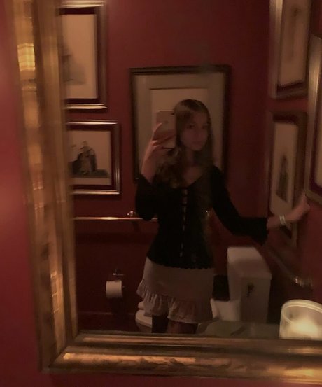 Anika Grace model nude galleries