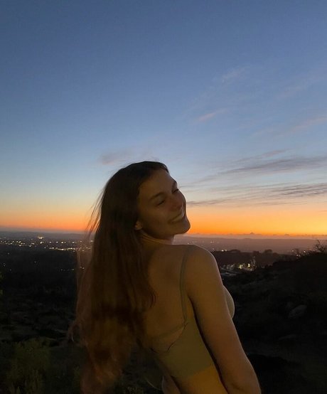 Anika Grace xxx actress gallery