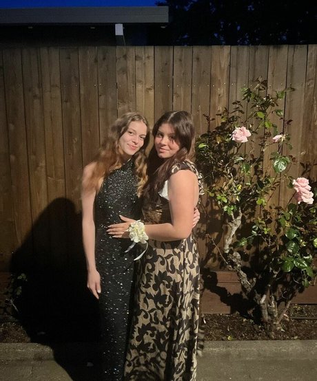 Anika Grace xxx star galleries