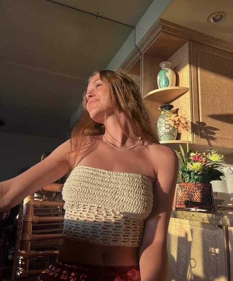 Anika Grace model art galleries