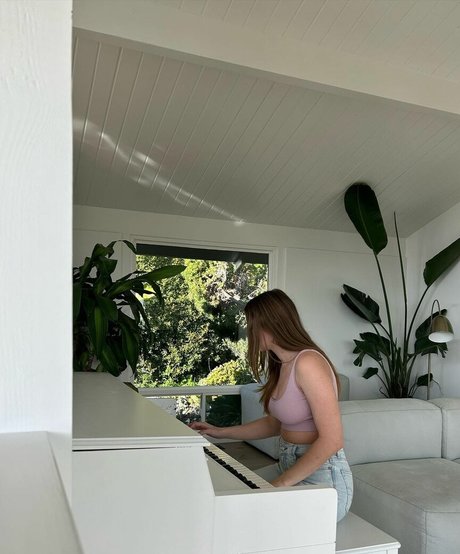 Anika Grace nude actress pics