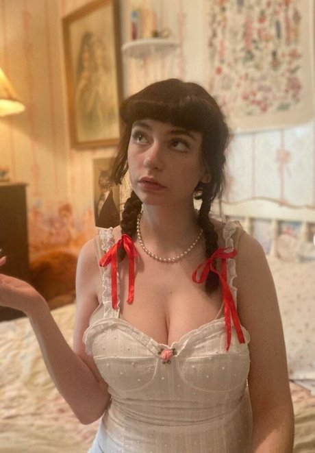 porcelainmilkbottle pornstar nude image