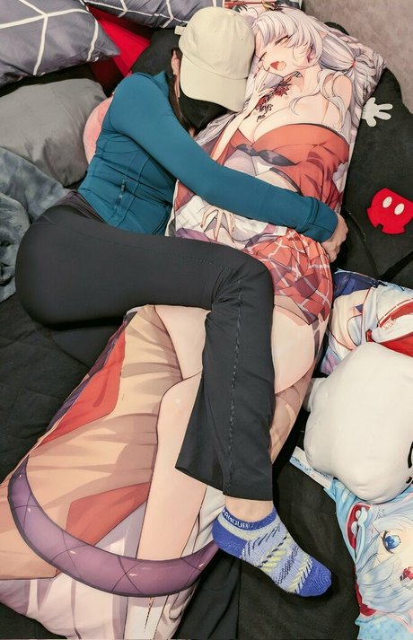 OniGiri model pornographic photos