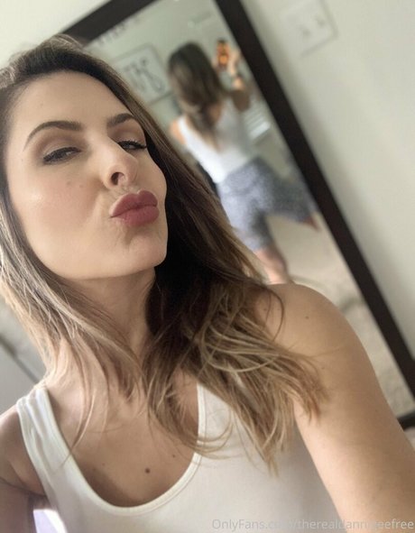 missdannigibson exclusive star photo