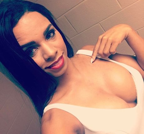 Renee Michelle sexy actress photos