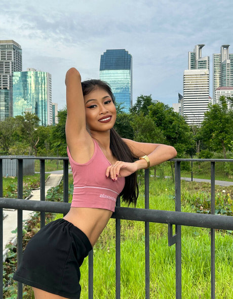 tinyalinaa naked model img