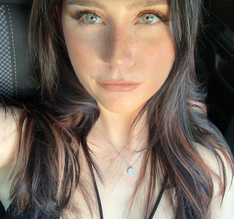 lewdkumi pornographic model photo