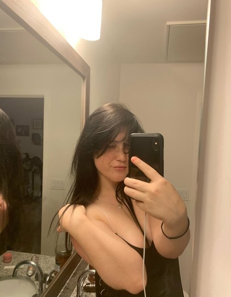 lewdkumi high quality model images