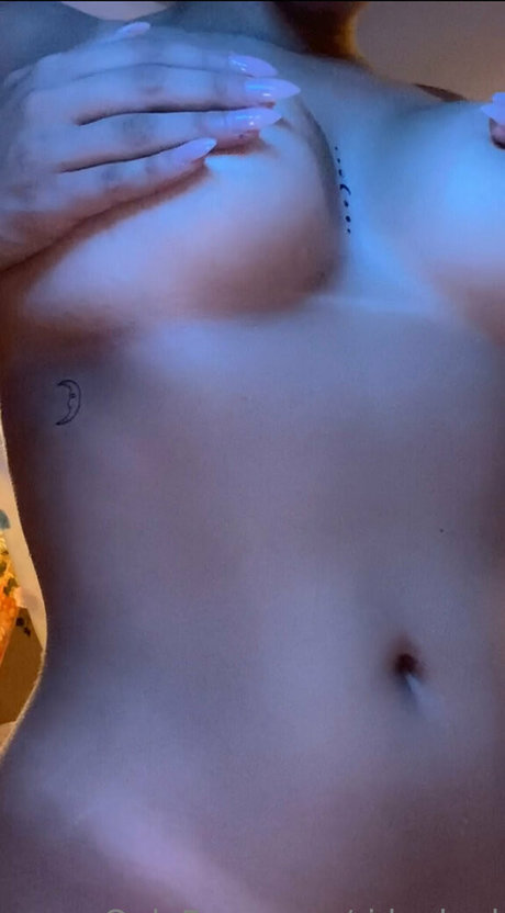 ri leaked erotic actress pics