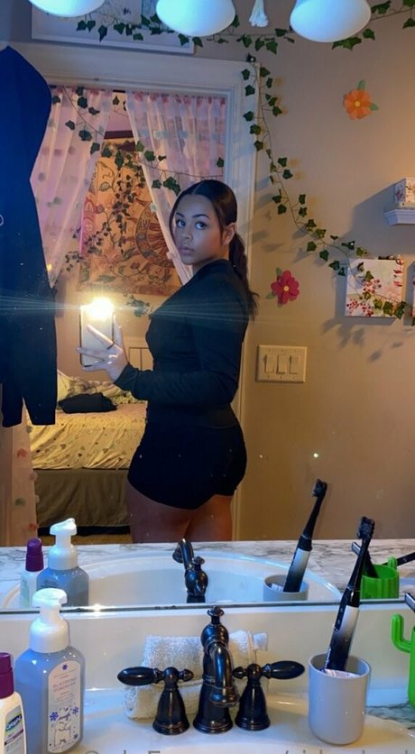 ri leaked star sexy pictures