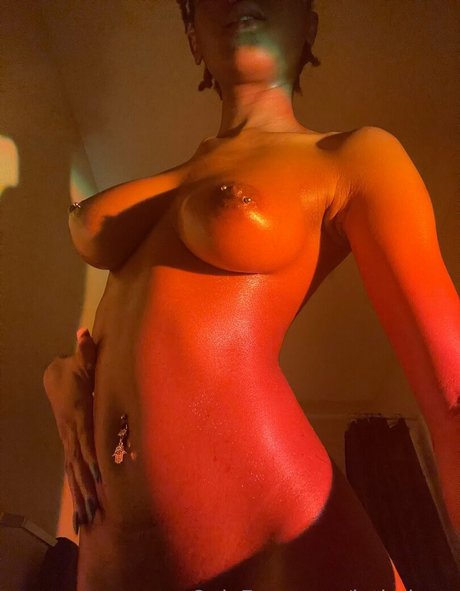 lothabear exclusive model picture