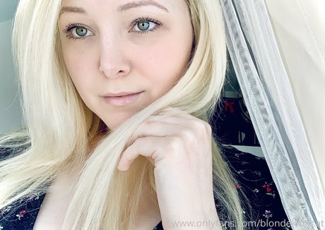 cutieblonde18 porn star picture