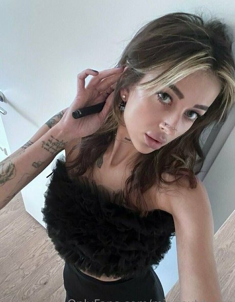 mianextdooor model art archive