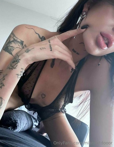 mianextdooor sexy model pic