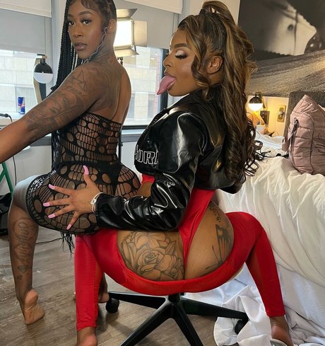 one onlyfans pornographic photos