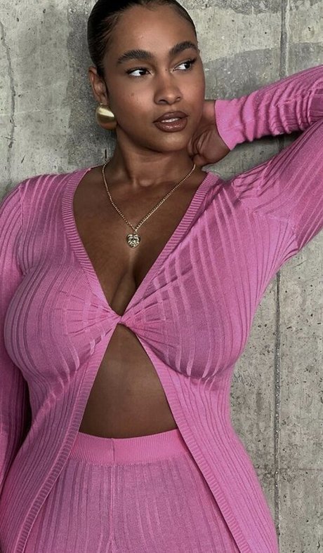 Pink besos model erotic photo