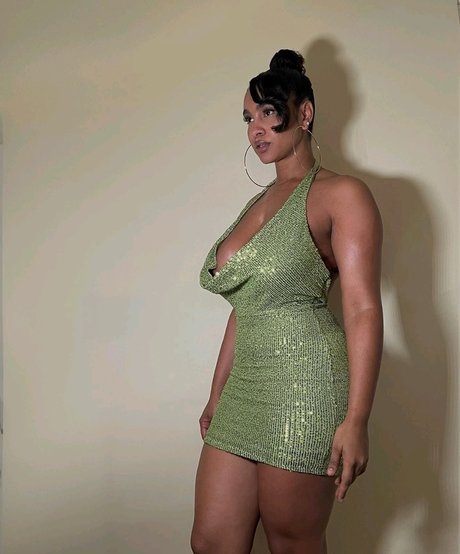 Pink besos sexy model gallery