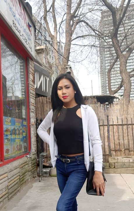 ayavonlee model hd photo