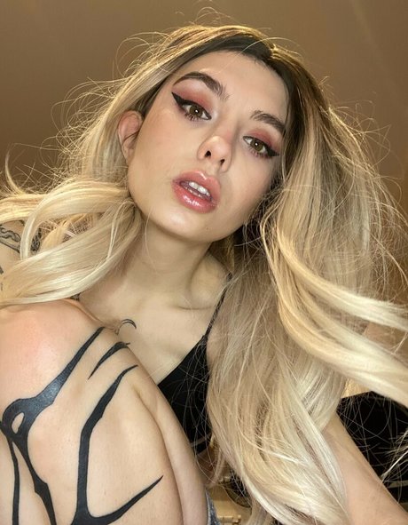 shemale fucks girl onlyfans beautiful naked gallery