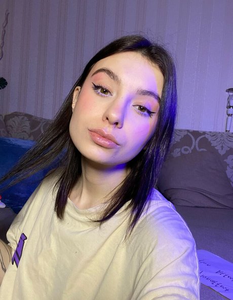 Elis222 star naked images