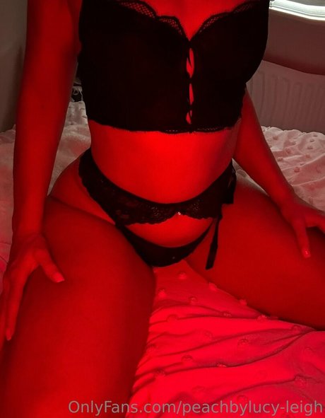 peachbylucy leigh porn star image