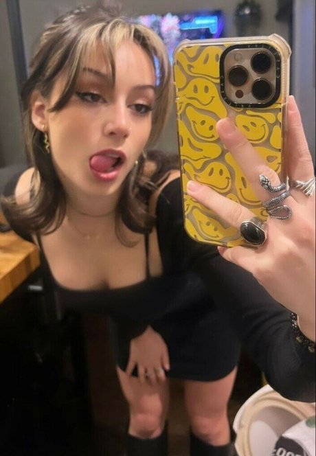 Serena Mello model xxx picture