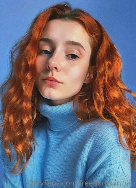 Alex Ray naked actress img