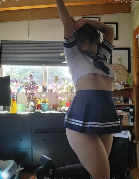 kiwiisbored naked model image