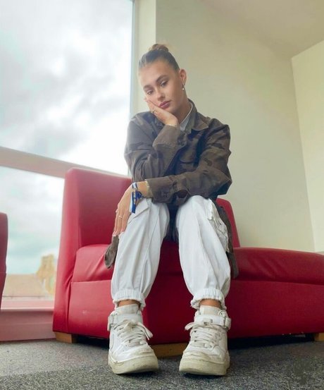 squat onlyfans adult photos